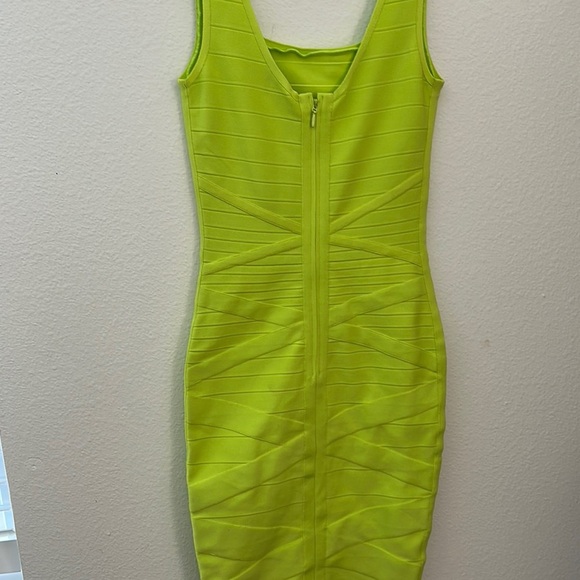 Dress the population Lime Green Sleeveless Bandage Dress - Picture 3 of 4